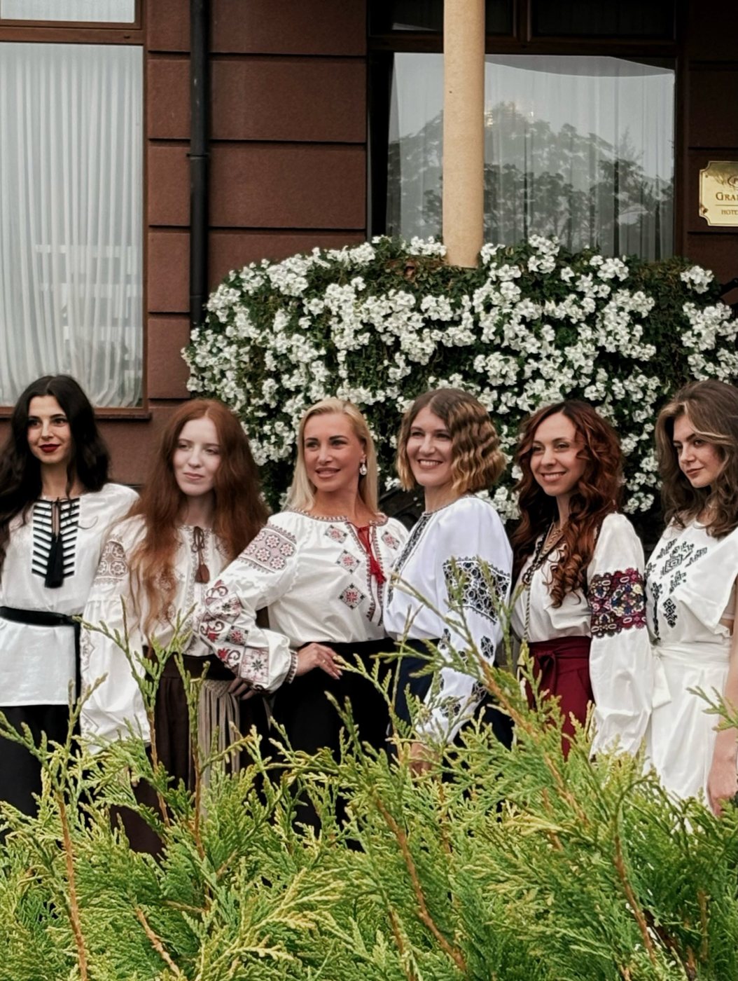 Miss & Mrs Art Ukraine 2026 title holders in national dress